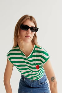 Image 1 of CAMISETA EST RAYAS VERDES CON BORDADO TULIPÁN 