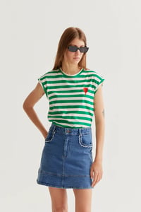 Image 6 of CAMISETA EST RAYAS VERDES CON BORDADO TULIPÁN 