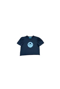Image 1 of T-shirt en coton noir crop  avec lune en denim