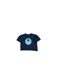 Image 4 of T-shirt en coton noir crop  avec lune en denim
