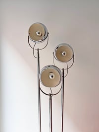 Image 4 of LÁMPARA DE SUELO/TECHO CROMADA, AÑOS 70