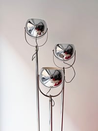 Image 3 of LÁMPARA DE SUELO/TECHO CROMADA, AÑOS 70