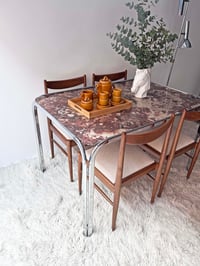 Image 3 of MESA DE ESTRUCTURA CROMADA Y SOBRE DE MÁRMOL, AÑOS 70