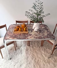 Image 5 of MESA DE ESTRUCTURA CROMADA Y SOBRE DE MÁRMOL, AÑOS 70