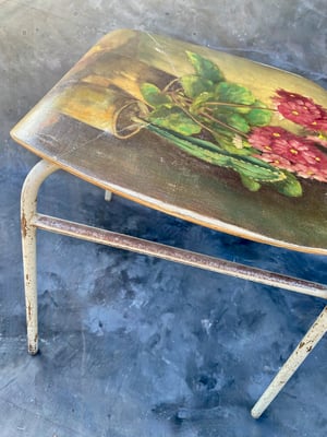 Image of painting chair - geranium