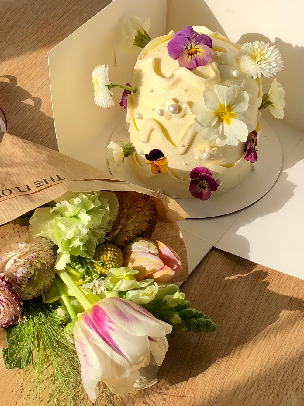 Image of MOTHER'S DAY CAKE & FLOWERS