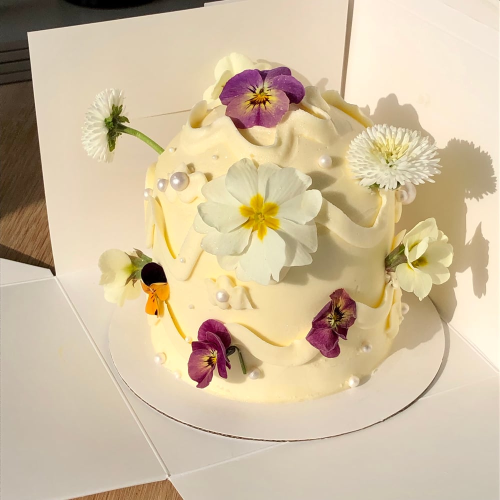 Image of MOTHER'S DAY CAKE & FLOWERS