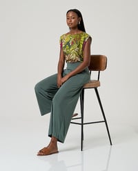 Image 2 of PANTALÓN VERDE SURKANA