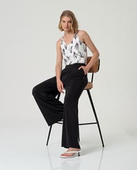 Image 1 of PANTALÓN NEGRO SURKANA