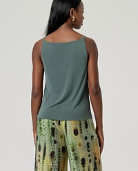 Image 2 of CAMISETA TIRANTES VERDE