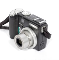 Image 3 of Share Nikon COOLPIX P5000 advanced digital camera + battery + charger TESTED #2036