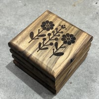 Image 2 of Hardwood Coaster Set Retro Flower 3