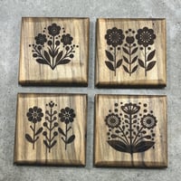 Image 1 of Hardwood Coaster Set Retro Flower 3