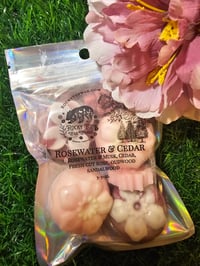 Image 4 of Rosewater & Cedar - A Rockytop Wax Works exclusive houseblend fragrance 