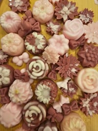 Image 3 of Rosewater & Cedar - A Rockytop Wax Works exclusive houseblend fragrance 