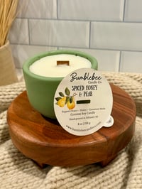 Spiced Honey & Pear - Sugared Pears, Honey & Cinnamon Sticks | 8 oz Concrete Candle 