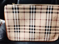 Burberry  Clutch 