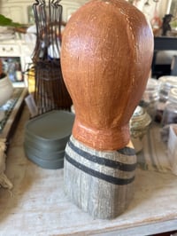 Image 4 of Marotte sur socle 