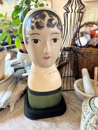 Image 1 of Marotte sur socle verte et beige 