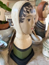 Image 2 of Marotte sur socle verte et beige 