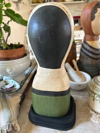 Image 3 of Marotte sur socle verte et beige 