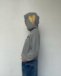 Image 2 of Sudadera gris estrellita corazón