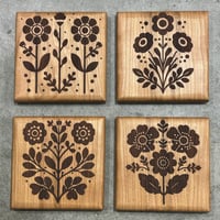 Image 1 of Hardwood Coaster Set Retro Flower 2