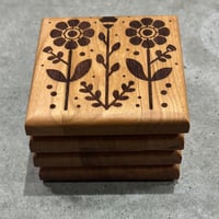 Image 2 of Hardwood Coaster Set Retro Flower 2