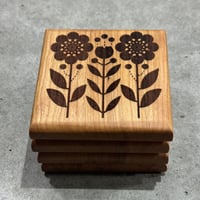 Image 2 of Hardwood Coaster Set Retro Flower 1