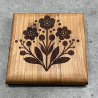 Image 3 of Hardwood Coaster Set Retro Flower 1