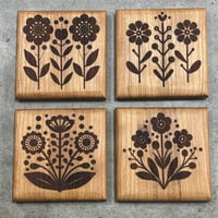 Image 1 of Hardwood Coaster Set Retro Flower 1