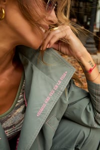 Image 4 of CAZADORA QUETZAL CAMALEÓNICA 