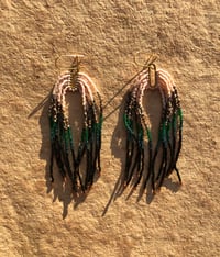 Image 1 of Boucles d'oreilles série "Plancton" vert émeraude et rose blush