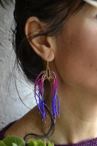 Image 3 of Boucles d’oreilles série « Plancton » fuchsia et violet
