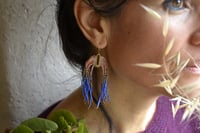 Image 3 of Boucles d’oreilles série « Plancton » corail et bleu