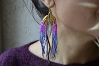 Image 4 of Boucles d’oreilles série « Plancton » fuchsia et bleu