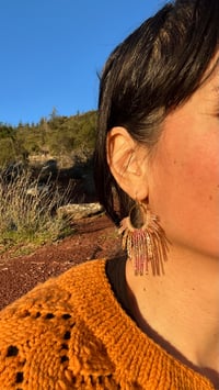 Image 4 of Boucles d’oreilles « Totem » vert amande et topaz