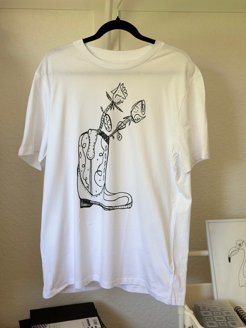 Cowboy Boot And Two Roses - Unisex organic cotton t-shirt