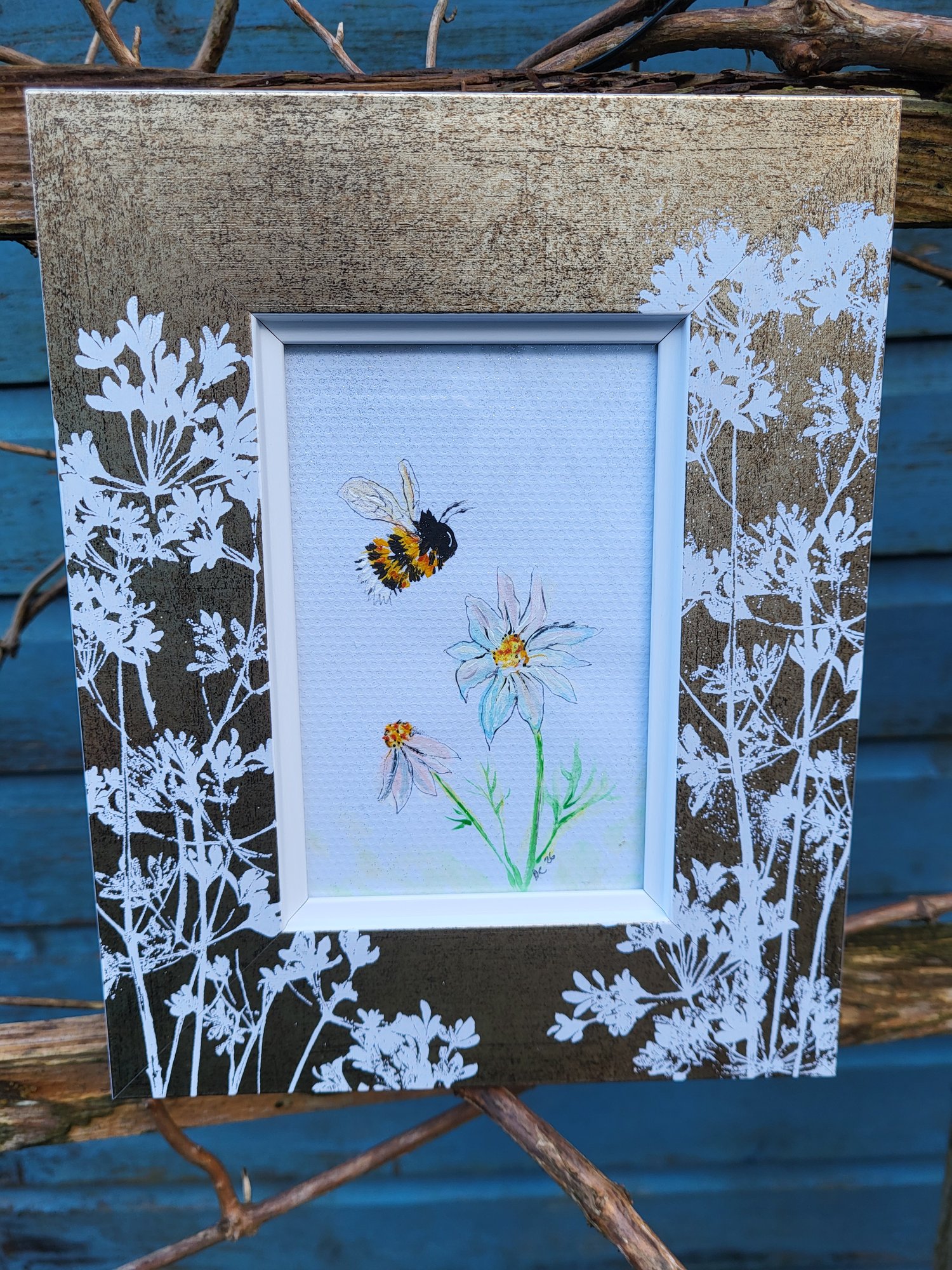 Image of Sparkling bee painting