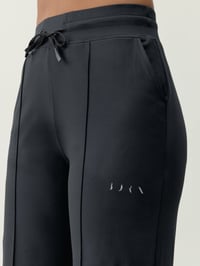 Image 3 of Pantalón Leila Negro