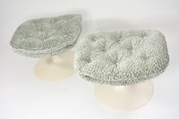 Image 4 of Reposes pieds / ottomans modèle F585 par Geoffrey D. Harcourt 