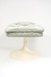 Image 8 of Reposes pieds / ottomans modèle F585 par Geoffrey D. Harcourt 