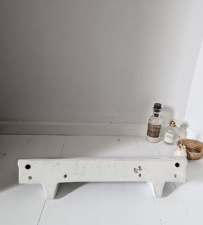 Tablettes murales porcelaine salle de bain