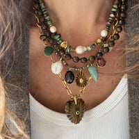 Image 3 of Collier Breloques Précieuses