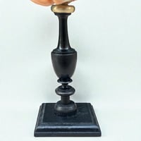 Image 9 of Ancien coquillage Casque rouge conque sur socle en bois tourné fin XIXe -  Cabinet de curiosités