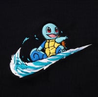 Image 2 of Sweat Carapuce x Nke – Brodé avec Amour par Mamie