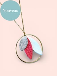 Image 1 of Collier sautoir SALLY corail blanc