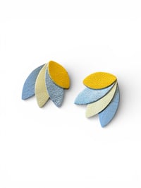 Image 1 of Boucles puces SALLY canari gris