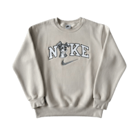 Image 1 of Sweat Belle et le C. x Nke – Brodé avec Amour par Mamie