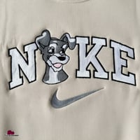 Image 2 of Sweat Belle et le C. x Nke – Brodé avec Amour par Mamie